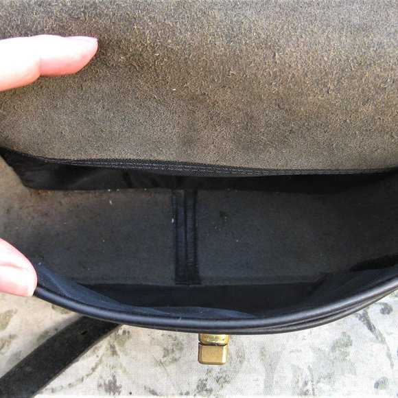 Quality leather black Cross body shoulder bag - Picture 6 of 8